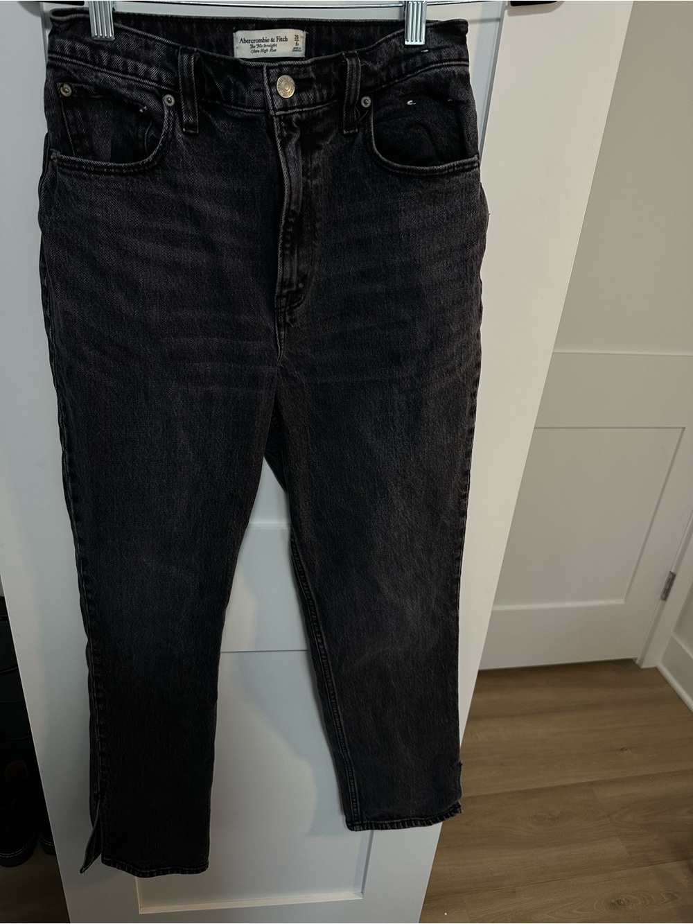 Abercrombie & Fitch Women’s 90’s Straight Ultra High Rise - Size 28